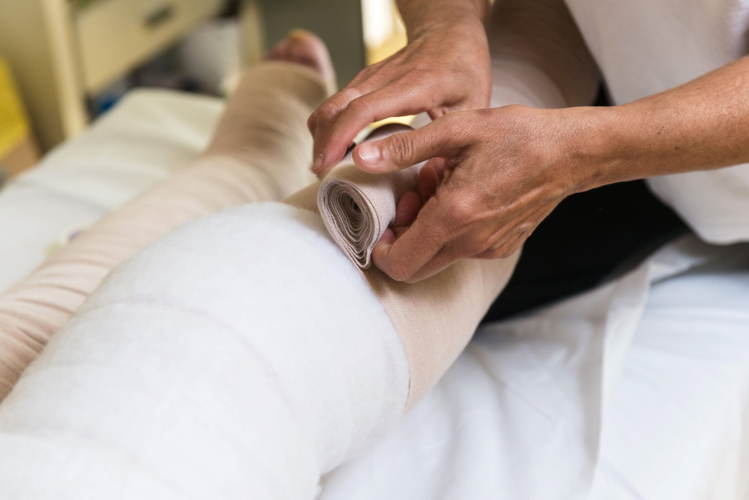Bandages,Legs,And,Manual,Lymphatic,Drainage,Massage,For,A,Patient